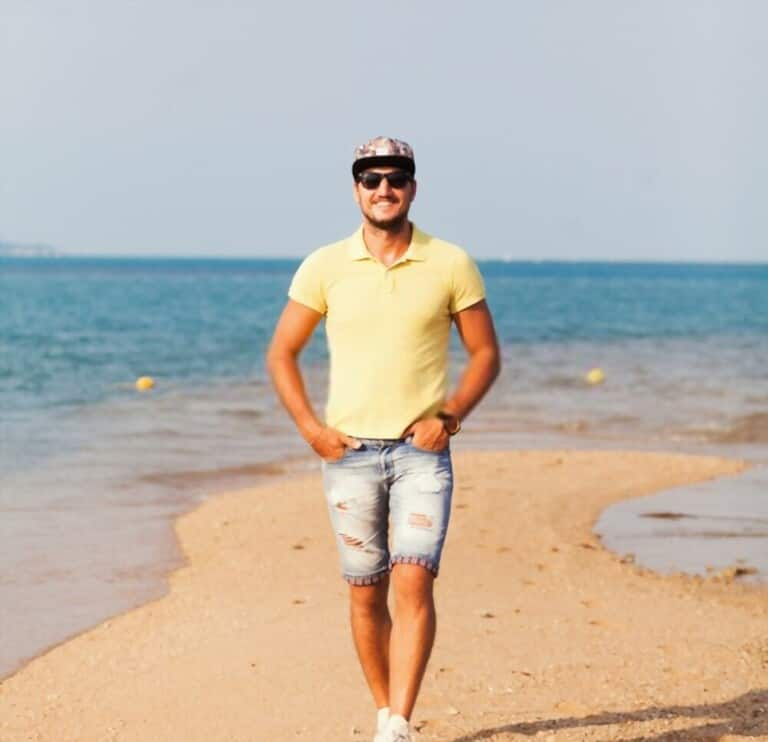 what-to-wear-to-a-beach-party-for-guys